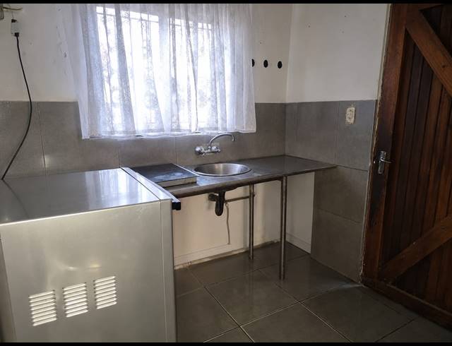 2 BEDROOM HOUSE FOR SALE IN STRETFORD